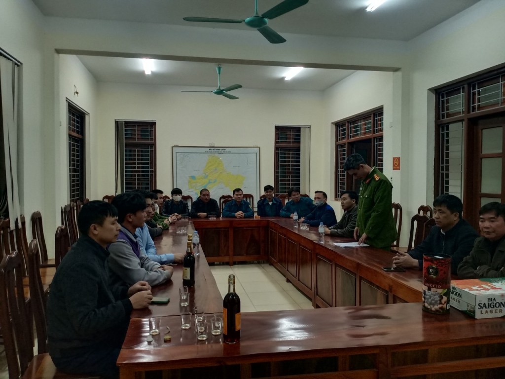 Lãnh đạo Đảng ủy-HĐND-UBND xã động viên chúc Tết Công an xã- BCH QS&nbsp;xã