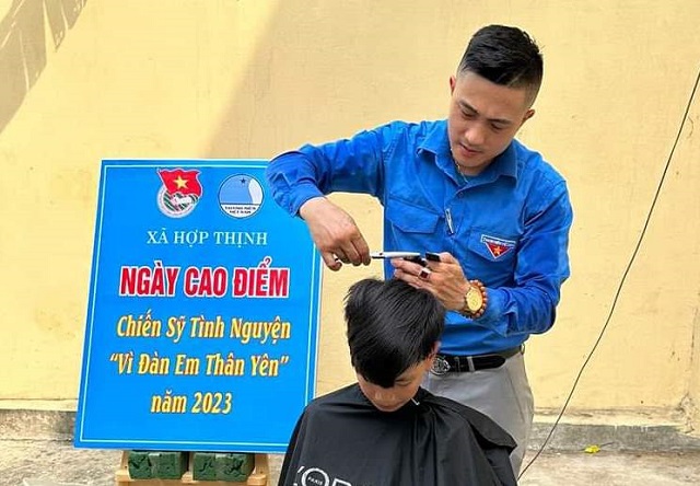 Ngày cao điểm chiến sỹ tình nguyện vì đàn em thân&nbsp;yêu