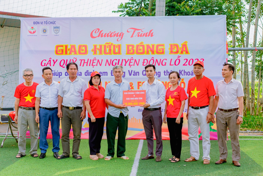 CLB Chung một tấm lòng tổ chức giao hữu bóng đá, mở sổ tiết kiệm giúp trẻ em&nbsp;nghèo