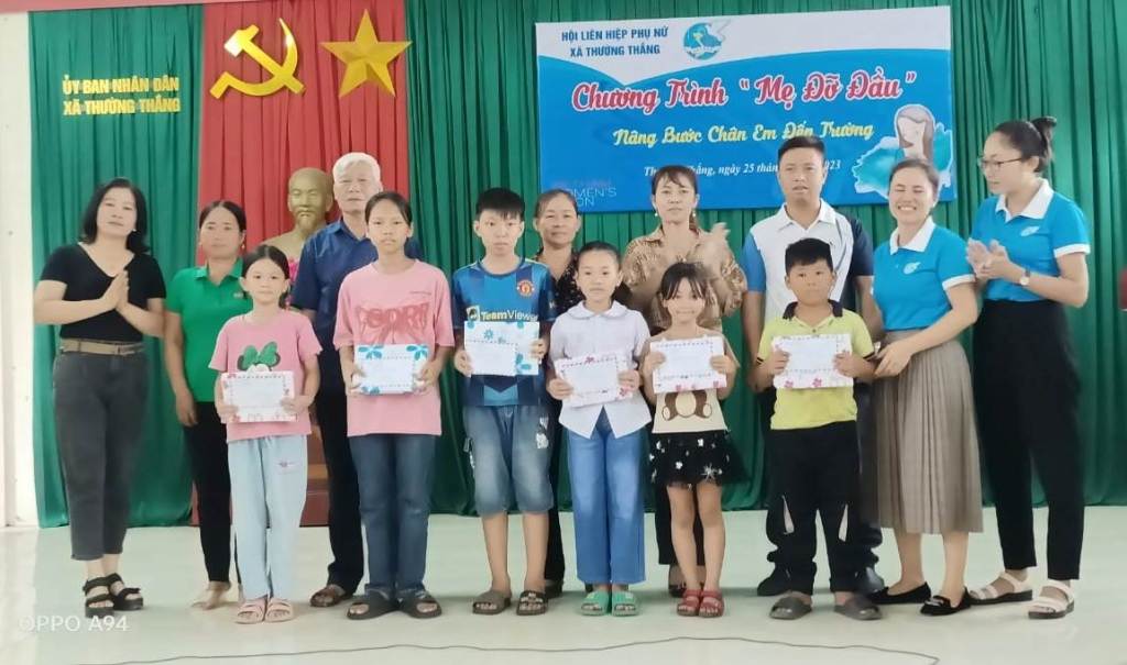 Hiệp Hoà: Hội LHPN xã Thường Thắng trao hỗ trợ “Mẹ đỡ đầu”, “Nâng bước chân em tới&nbsp;trường”