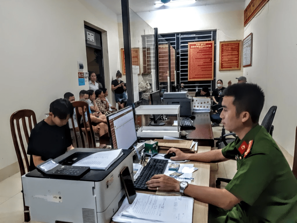 Xã Mai Trung tiếp tục thu nhận, kích hoạt tài khoản định danh điện&nbsp;tử