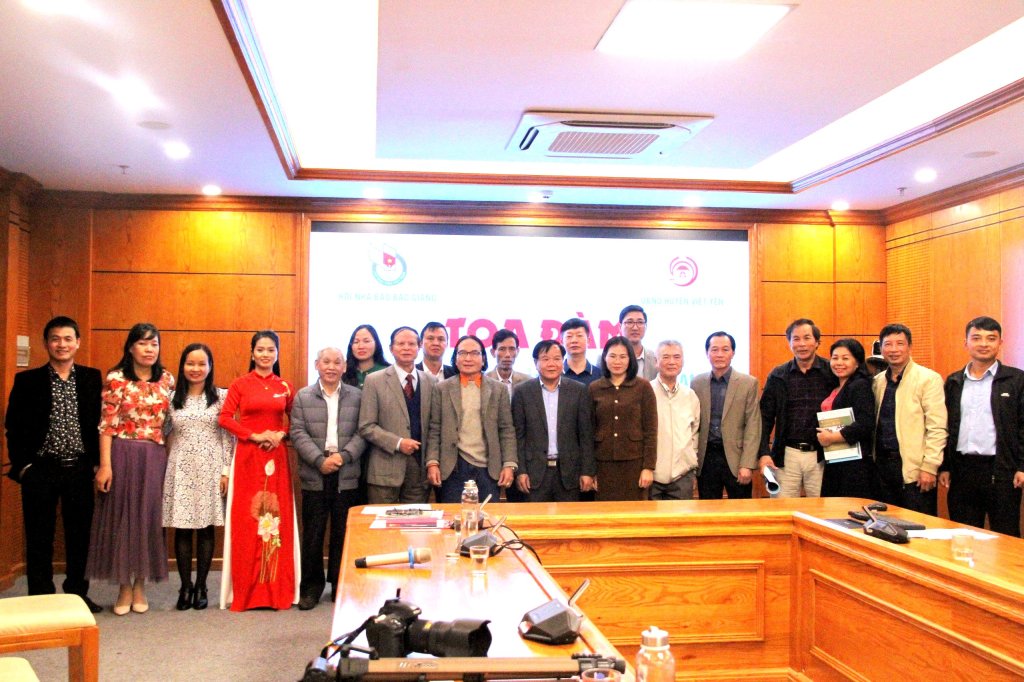 Bắc giang: Tọa đàm về công tác xuất bản sách về Làng Di sản văn hóa Thổ Hà – Việt&nbsp;Yên