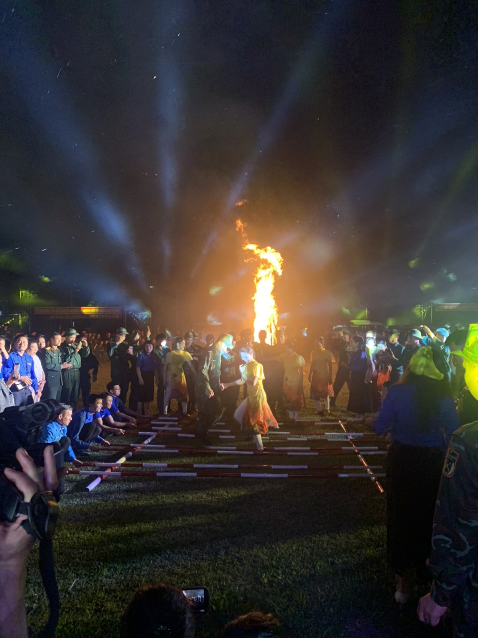 Hiệp Hòa tổ chức đêm giao lưu văn nghệ và đốt lửa truyền thống chào mừng tân binh lên đường nhập ngũ năm&nbsp;2024