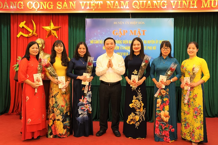 Hiệp Hoà: Gặp mặt cán bộ lãnh đạo nữ diện Ban Thường vụ Huyện ủy quản lý nhân Ngày Quốc tế Phụ nữ&nbsp;8/3.