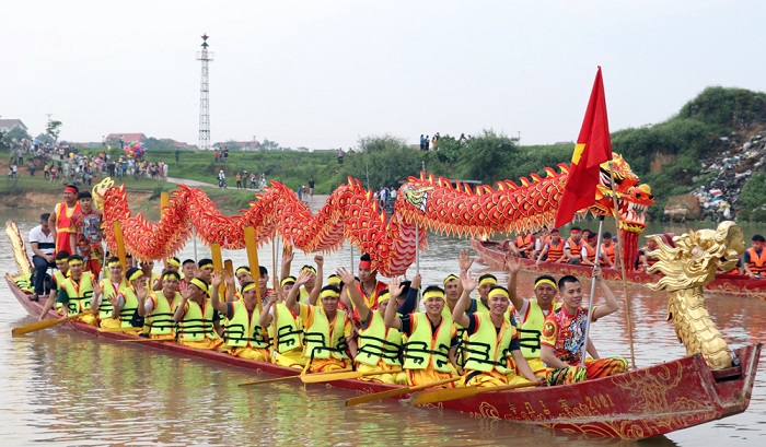 Sôi nổi lễ hội bơi chải truyền thống làng Tiếu Mai