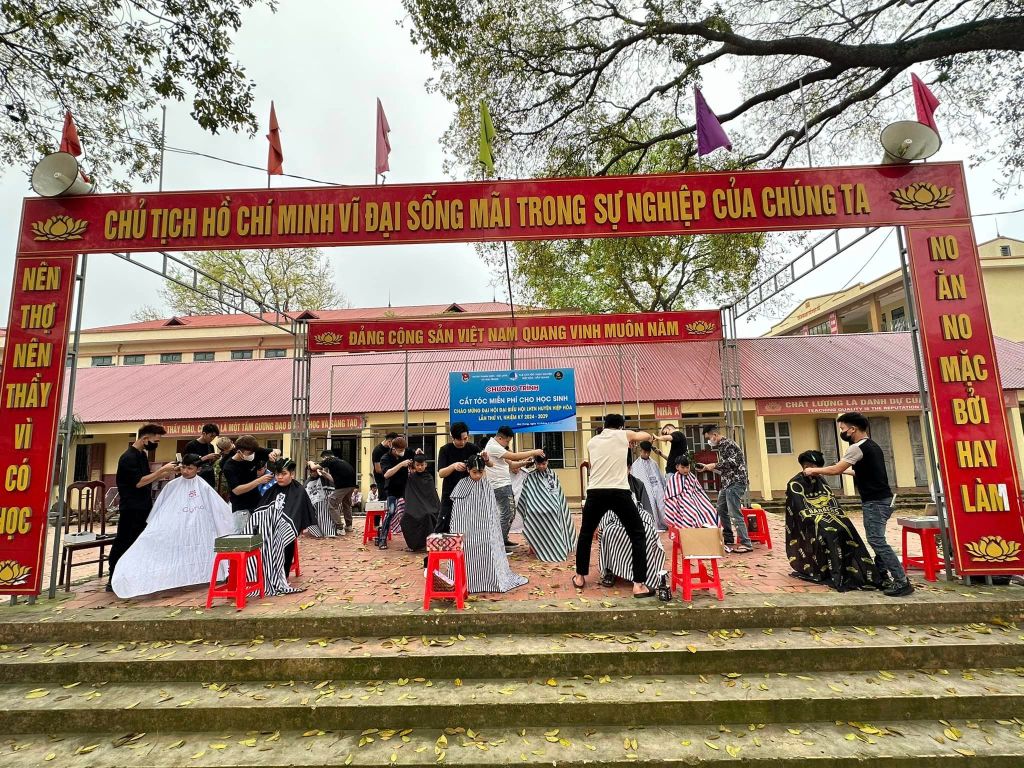 Đoàn xã Mai Trung: tổ chức chương trình “Cắt tóc miễn phí vì đàn em thân&nbsp;yêu”