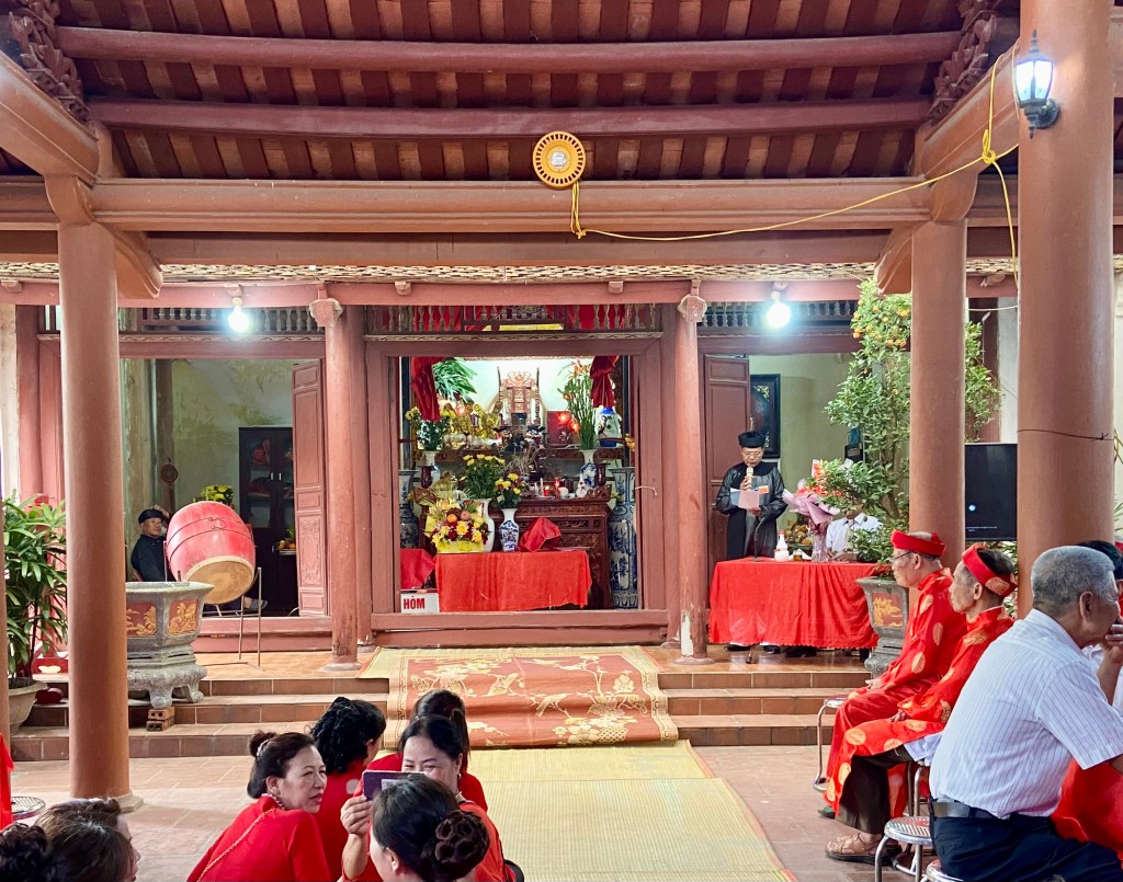 Lễ giỗ Tổ họ Nguyễn Đông ( Nguyễn Xuân)  thôn Trung Hòa, xã Mai Trung vào ngày 26 tháng hai hàng năm là dịp để con cháu nhớ về nguồn cội, tiên&nbsp;tổ