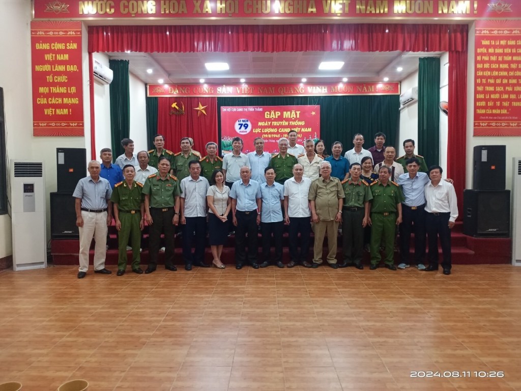 Chi hội Cựu CAND thị trấn Thắng gặp mặt Ngày truyền thống Công an nhân dân Việt&nbsp;Nam