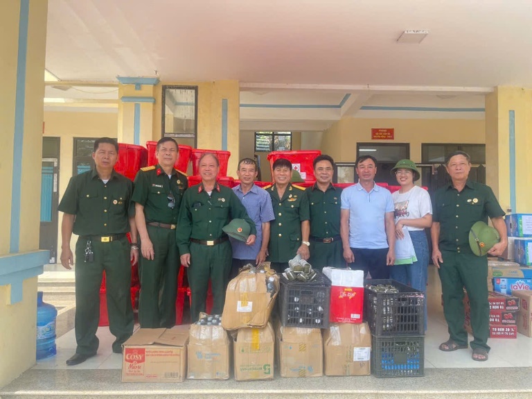 Hiệp Hoà:Hội Doanh nhân CCB huyện ủng hộ 275 triệu đồng cho người dân bị lũ&nbsp;lụt