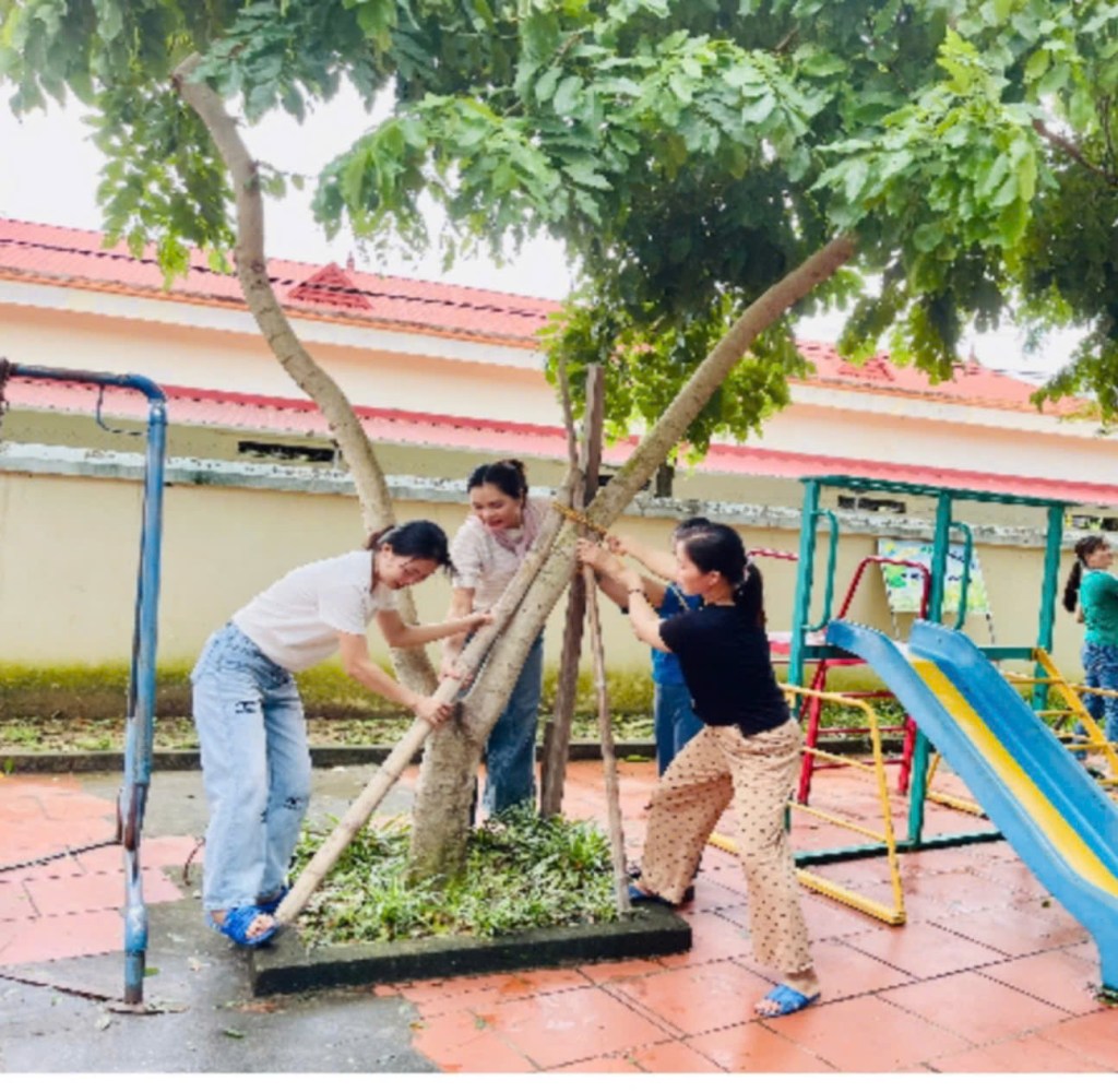 Trường mầm non Mai Trung số 2 làm tốt công tác ứng phó với cơn Bão số 3 và nhanh chống khắc phục hậu quả của cơn bão số 3 chuẩn bị tốt các điều kiện đón các bé trở lại&nbsp;trường