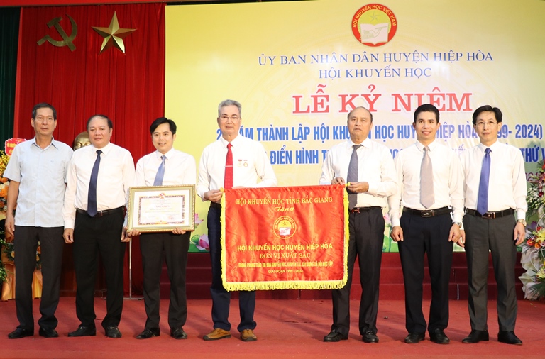Lễ kỷ niệm 25 năm thành lập Hội khuyến học huyện và biểu dương điển hình học tập, khuyến học tiêu biểu lần thứ&nbsp;VI