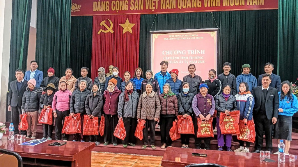 Đoàn xã Mai Trung tổ chức chương trình “Cặp bánh tình thương- Đón xuân Ất&nbsp;tỵ”