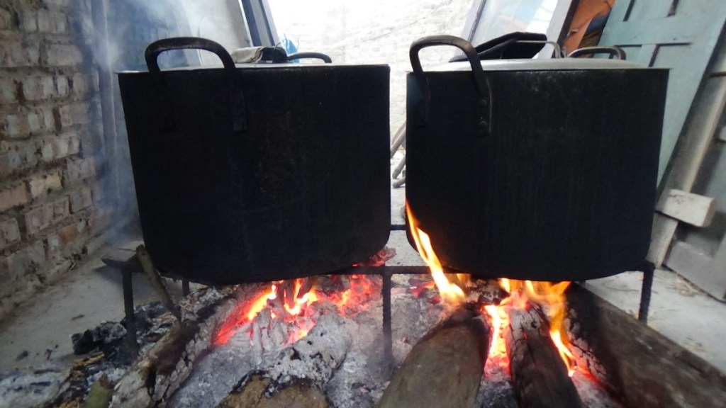 Đỏ lửa làng bánh ngày giáp Tết- Làng Chằm, xã Đông&nbsp;Lỗ