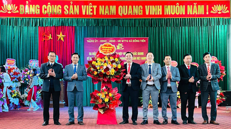 Hiệp Hoà: Đảng ủy, HĐND, UBND xã Đồng Tiến ra mắt xã Đồng&nbsp;Tiến