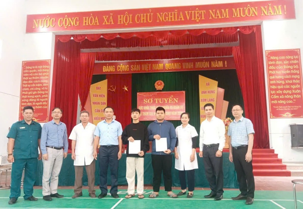 Xuân Cẩm: 71 thanh niên xung phong nhập&nbsp;ngũ