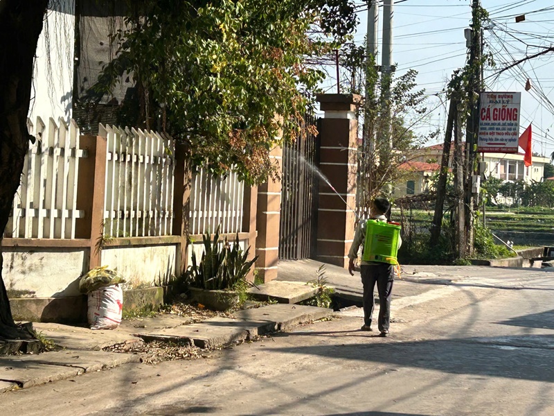 Tiêu hủy hơn 50 tấn nguyên liệu và hoàn thiện hồ sơ xử lý cơ sở vi&nbsp;phạm