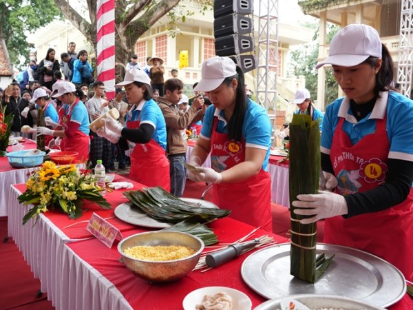 Sôi nổi hội thi gói bánh chưng&nbsp;Vân
