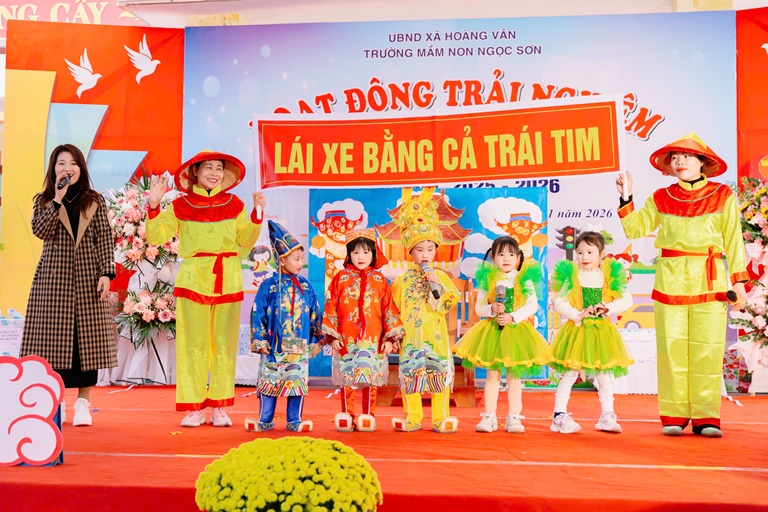 Trường Mầm non Ngọc Sơn tưng bừng tổ chức hoạt động trải nghiệm “Bé với an toàn giao&nbsp;thông”