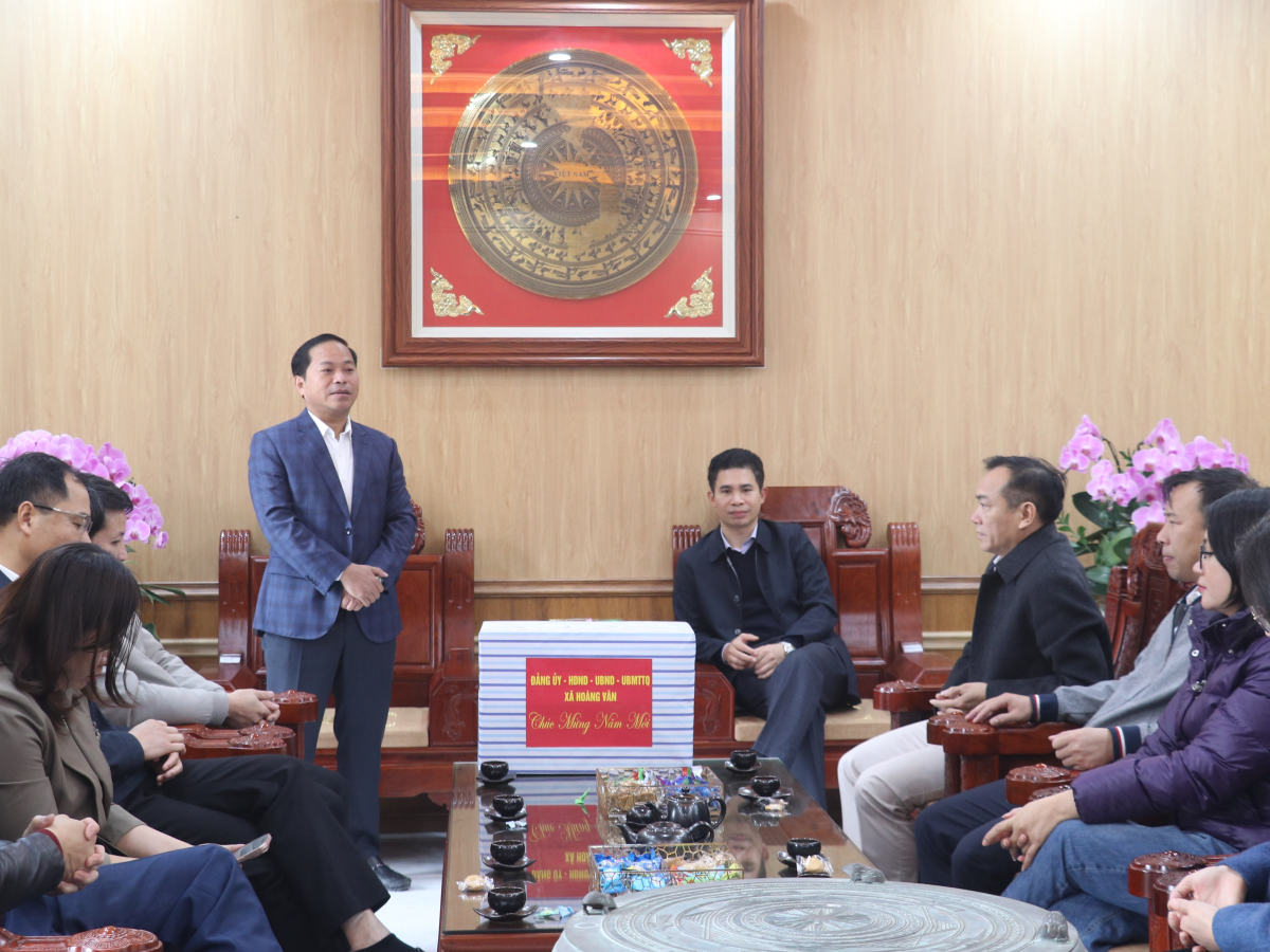 Lãnh đạo xã Hoàng Vân thăm, chúc Tết xã Xuân Cẩm nhân chuẩn bị đón Tết Nguyên&nbsp;đán