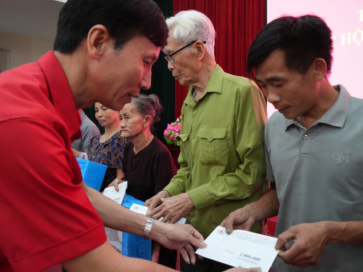 10 gia đình đặc biệt khó khăn được hỗ trợ kinh phí lâu&nbsp;dài